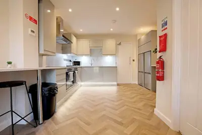 Image de This house is a 6 bedroom(s), 3. 5 bathrooms, located in Norfolk, England.