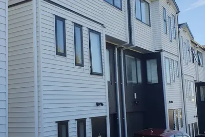 Image de Cosy room with ensuite bathroom on ground floor.