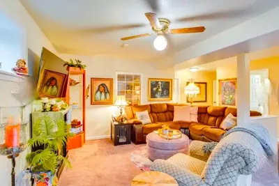 Image de \tExclusive 1500 Sq. Ft. 2br Suite      Hot Tub, Sauna, Gym, Bbq