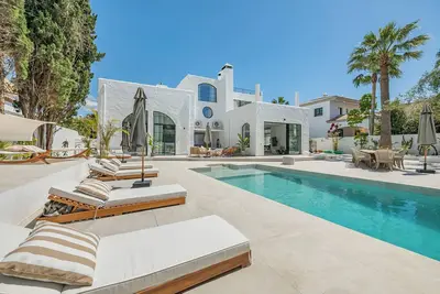 Image de Luxury 8-bedroom villa in San Pedro de Alcántara / Marbella