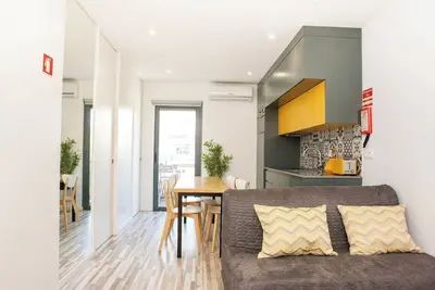 Image de Charming Urban Flat w/ Balcony
