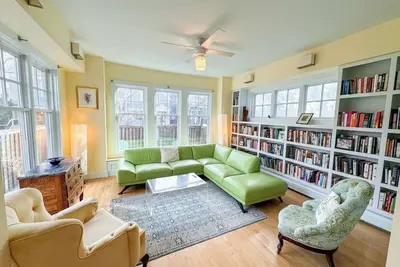 Image de Single Family Home Near Harvard