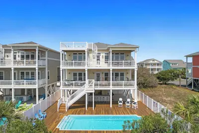 Image de Shore Thing is a pristine 7 bedroom, 5. 5 bathroom home with a private pool and elevator