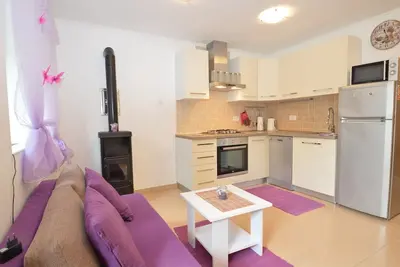 Image de Apartment Hrasta 1 is accommodation in Hrasta on the island of Cres, 43 km from Mali Lošinj.