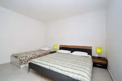 Image de Apartment Rahela 2 in Mali Lošinj, on Zagazinjine. Suitable for 5 people, on the ground floor.