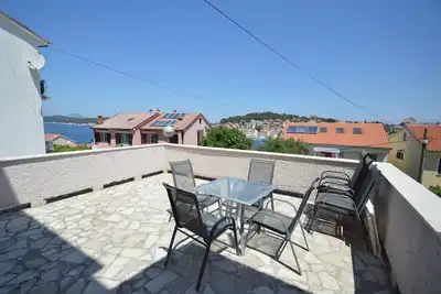 Image de Apartment Lejla 1, ground floor apartment, offers a terrace with a view of Mali Lošinj.