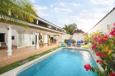 Image de 2 bedroom Vintage Villa with Antique Charm