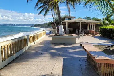 New - Beachfront Villa 4br and 5ba - 5 mins walk to beach, Owner lives upstairs