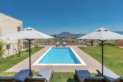 Image de Stone villa with private heated pool close to Marathi beach