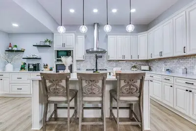 Image de Spacious Tuxedo Barndominium walking distance to Lucas Oil!