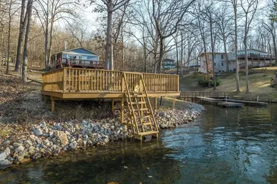 Image de Serenity Cove Cottage - Lakefront, Hot Tub
