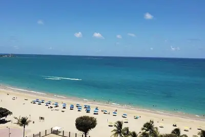 Image de Isla Verde Beachfront with Pool- Near Foxwoods