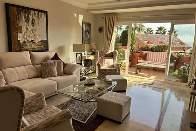 Image de Beautiful Duplex Home with Pool only a short walk to Estepona port and beach