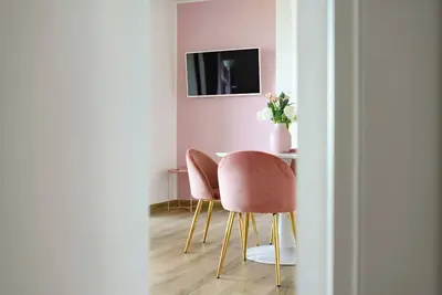 Image de Stunning Pink Diamond Lake View Terrace Kitchen Tv Wifi