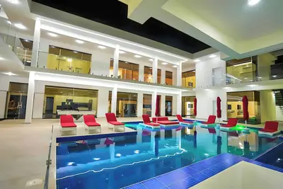 Sos 13br Stunning Luxury Mansion +Bonus