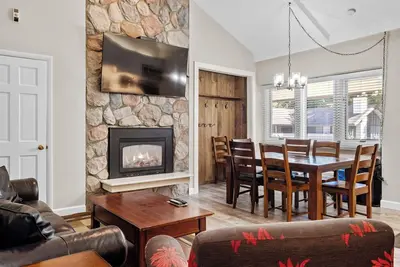 Image de Owner Managed Boyne Mtn Ski-in Ski-out 3br plus Loft and Bonus Room Sleeps 12