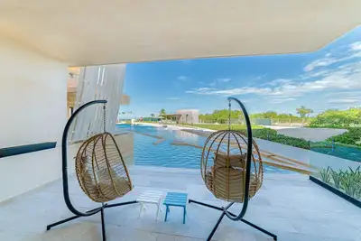 Image de Stunning oceanfront retreat with a pool and great views, perfect for families