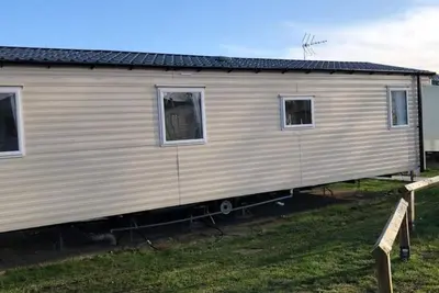 Image de Modern 8 berth caravan at Seawick Holiday Park, Essex ref 27352sw