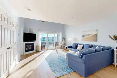 Image de Bethany Bay water-view condo with pool, on-site golf & sports courts access