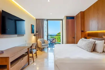 Image de Cozy oceanview loft with panoramic views, rooftop pool & fitness room