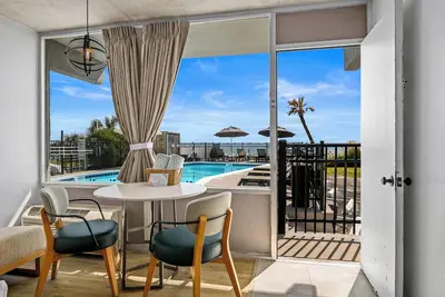 Image de Standard room with direct access to the pool deck