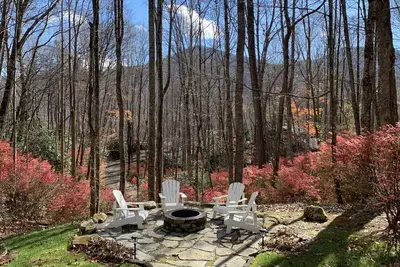 Image de Cozy log cabin in Maggie Valley, Nc with Full Kitchen, Wifi and Private Hot Tub
