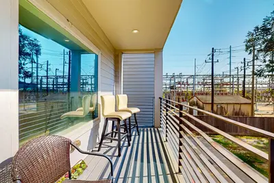 Image de Dog-friendly home near Downtown w\/ billiards & pingpong, WiFi, washer\/dryer