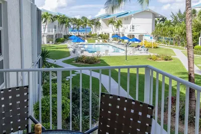 Image de New Listing 3-bedroom condo with WiFi, Ac on Seven Mile Beach