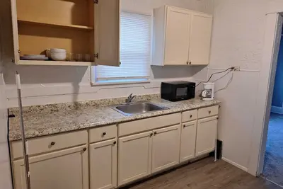 Image de Charming 2-bedroom apartment with WiFi, Ac in awesome Garfield Heights 29u