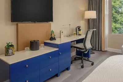Image de Downtown Family Room, Two Doubles, Staypineapple Rose, 2 Rooms