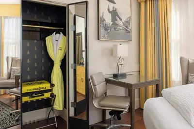 Image de Artful Drama Queen Retreat, Staypineapple, Genuine Comfort, Next to Union Square