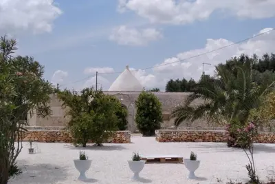 Image de White Olive Tree Trullo