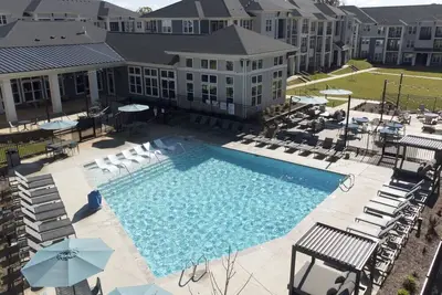 Image de Modern Comfort Near Mooresville's Attractions