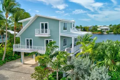 Image de Private Dock, Luxury Finishes/Furnishings, Pool, Boat Ramp, and Amazing Sunsets