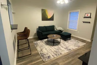 Image de Your cozy home away from home. 2 bedroom 1 bath house in Rva w WiFi, Ac, dogs Ok