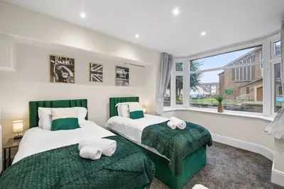 Image de Large 5 Bedroom-Free Parking-Great Transport Links