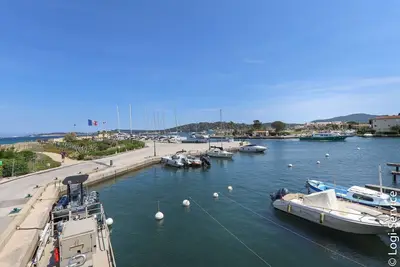 Image de Spacieux appartement 2 pièces avec vue sur la baie de St Tropez, proche plage