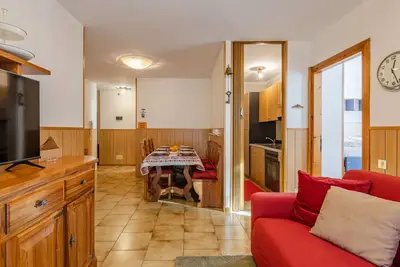 Joli appartement pour 5 personnes avec Wifi, Tv, balcon et parking