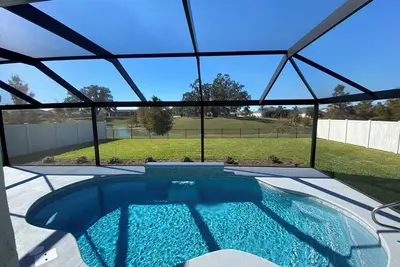 Image de Designer Lakeview 3-Br Home w Heated Pool & Golf Cart