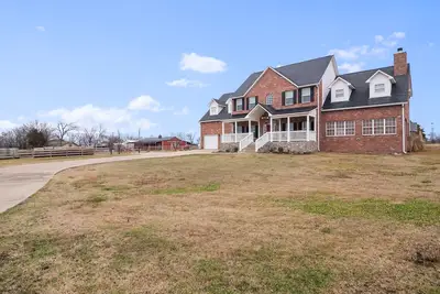 Image de Spacious 5-bedroom Manor, Movie Room, Hot Tub, Horse Views and Pony Parties