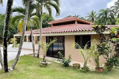 Image de 3bd/3bt guest-friendly villa with private pool, perfect for 3 men\n