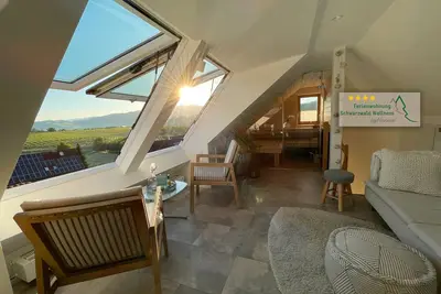 Image de Appartement \"Schwarzwald-Wellness byHannes\" avec vue sur les montagnes, Wi-Fi et climatisation