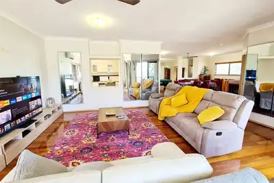Image de Amaryllis - A magnificent waterfront home\n
