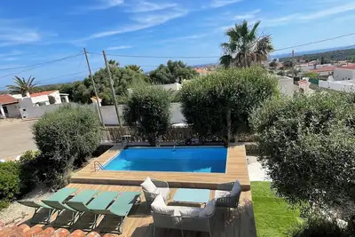 Image de Maisonnette pour 4 personnes avec piscine et grande terrasse aménagée