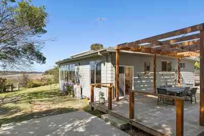Image de Pelican Point- Located next to Edwards Point Wildlife Reserve