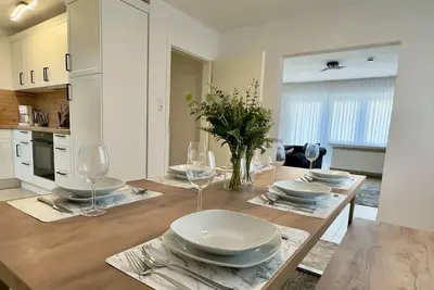 Image de Nordseetraum Og - 120 square meters of vacation happiness for 6 people in the heart of Horumersiel