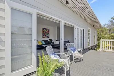 Image de Rye Beach Retreat - newly renovated - Newly renovated, freshly painted, private garden