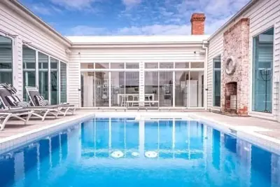 Image de Ocean Beach House Sorrento - Timeless coastal charm with modern luxury.