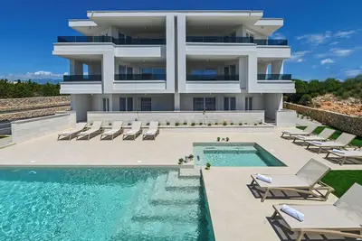 Image de Luxury Apartments Lux for 12 with Pool \n