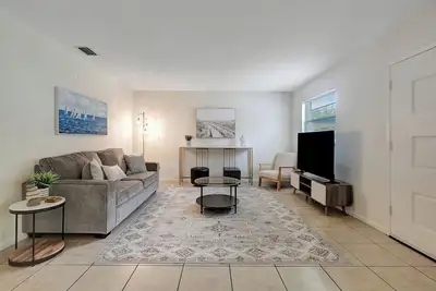 Image de Cozy 2 Br apartment in Crystal River with WiFi, Ac - Boat parking